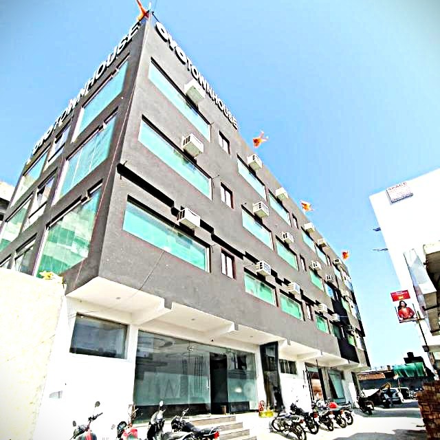 HOTEL TOWNHOUSE